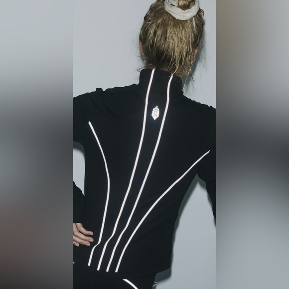 NWT Free People You're A Peach OutdoorBlack Jacket with White Reflective Size S - Picture 5 of 8